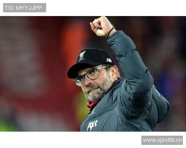 利物浦赛场突发小插曲裁判果断处理引发球迷热议